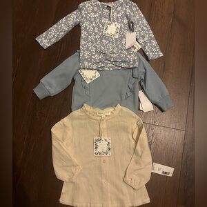 NWT ‼️Final Price
Chelsea & Violet
Baby Girls 12 Months Long Sleeve bundle Tops